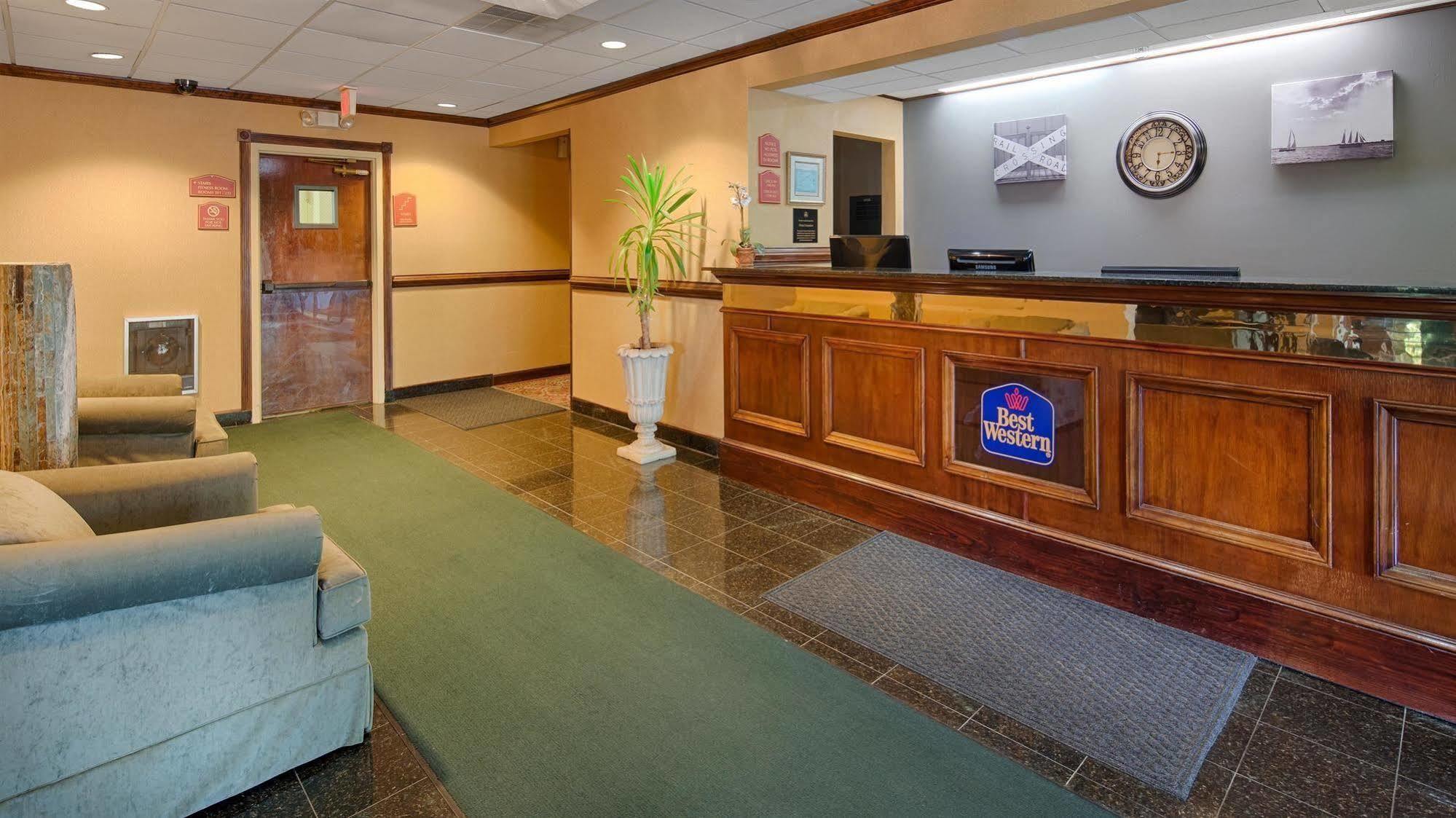Best Western Plus South Hill Inn Exterior photo