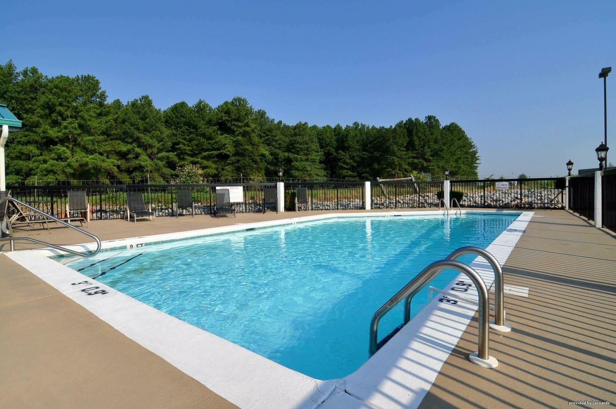 Best Western Plus South Hill Inn Exterior photo